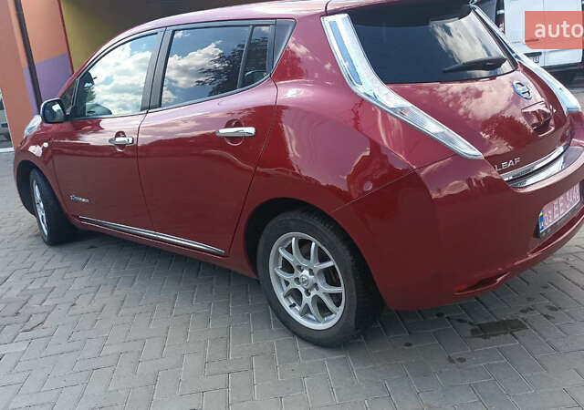 Красный Ниссан Лиф, объемом двигателя 0 л и пробегом 136 тыс. км за 8800 $, фото 26 на Automoto.ua