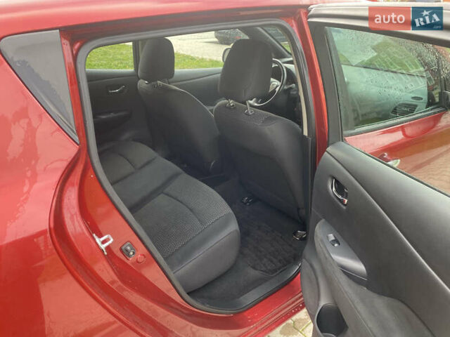 Красный Ниссан Лиф, объемом двигателя 0 л и пробегом 108 тыс. км за 5999 $, фото 5 на Automoto.ua