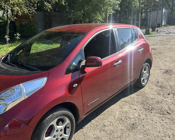 Красный Ниссан Лиф, объемом двигателя 0 л и пробегом 144 тыс. км за 6500 $, фото 6 на Automoto.ua