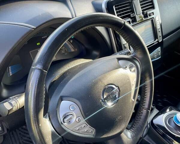 Ниссан Лиф 2014 в Виннице на Automoto.ua Красный Ниссан Лиф, объемом двигателя 0 л и пробегом 114 тыс. км за 6950 $, фото 13 на Automoto.ua