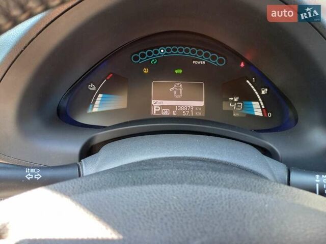 Красный Ниссан Лиф, объемом двигателя 0 л и пробегом 148 тыс. км за 6800 $, фото 4 на Automoto.ua