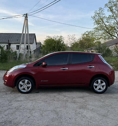 Красный Ниссан Лиф, объемом двигателя 0 л и пробегом 150 тыс. км за 7300 $, фото 1 на Automoto.ua