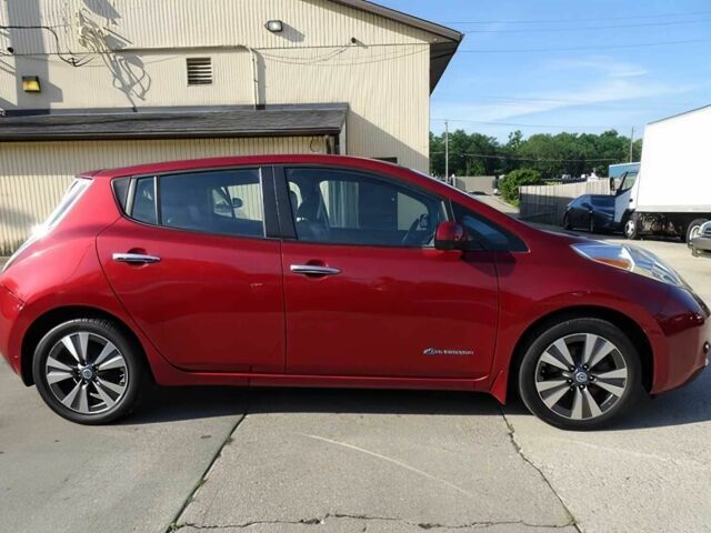 Красный Ниссан Лиф, объемом двигателя 0 л и пробегом 85 тыс. км за 4700 $, фото 7 на Automoto.ua