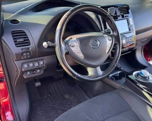 Красный Ниссан Лиф, объемом двигателя 0 л и пробегом 149 тыс. км за 7500 $, фото 12 на Automoto.ua