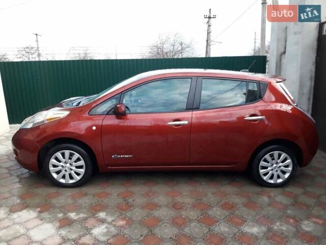 Красный Ниссан Лиф, объемом двигателя 0 л и пробегом 134 тыс. км за 11000 $, фото 5 на Automoto.ua