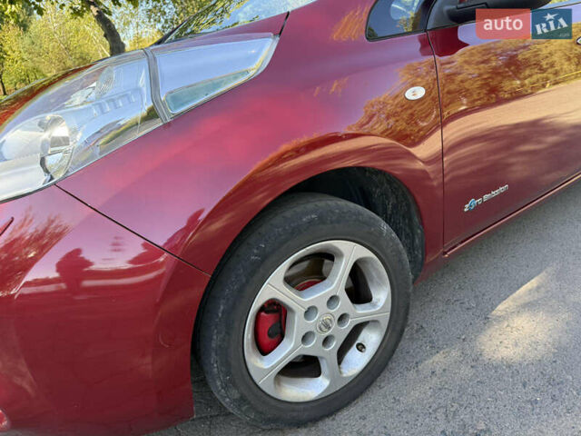 Красный Ниссан Лиф, объемом двигателя 0 л и пробегом 144 тыс. км за 6500 $, фото 2 на Automoto.ua