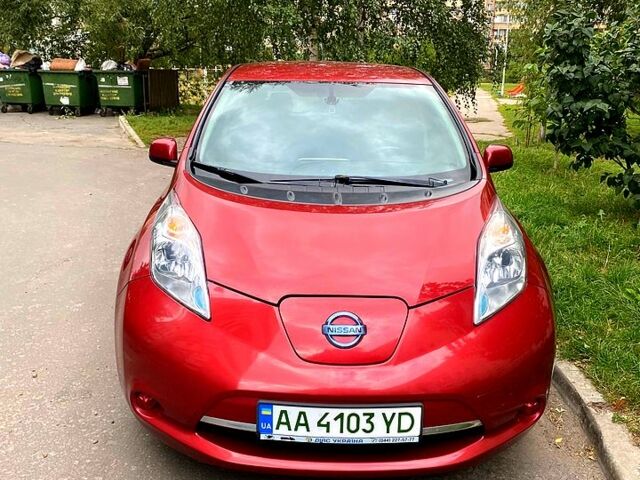 Красный Ниссан Лиф, объемом двигателя 0 л и пробегом 334 тыс. км за 5100 $, фото 2 на Automoto.ua