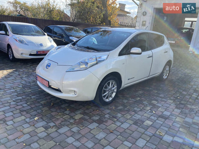 Ниссан Лиф 2014 в Черновцах на Automoto.ua Красный Ниссан Лиф, объемом двигателя 0 л и пробегом 125 тыс. км за 6290 $, фото 6 на Automoto.ua