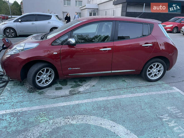 Красный Ниссан Лиф, объемом двигателя 0 л и пробегом 136 тыс. км за 8800 $, фото 6 на Automoto.ua