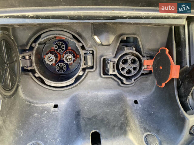 Ниссан Лиф 2014 в Черновцах на Automoto.ua Красный Ниссан Лиф, объемом двигателя 0 л и пробегом 125 тыс. км за 6290 $, фото 10 на Automoto.ua