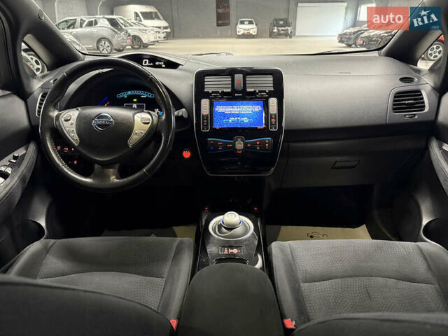 Красный Ниссан Лиф, объемом двигателя 0 л и пробегом 153 тыс. км за 6900 $, фото 57 на Automoto.ua