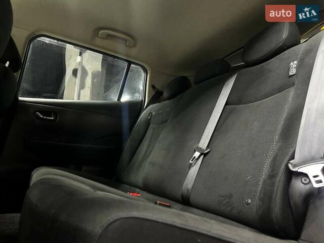 Красный Ниссан Лиф, объемом двигателя 0 л и пробегом 93 тыс. км за 7100 $, фото 16 на Automoto.ua