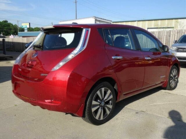 Красный Ниссан Лиф, объемом двигателя 0 л и пробегом 90 тыс. км за 6200 $, фото 7 на Automoto.ua