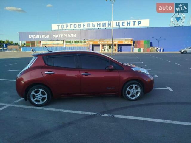 Красный Ниссан Лиф, объемом двигателя 0 л и пробегом 146 тыс. км за 6800 $, фото 2 на Automoto.ua