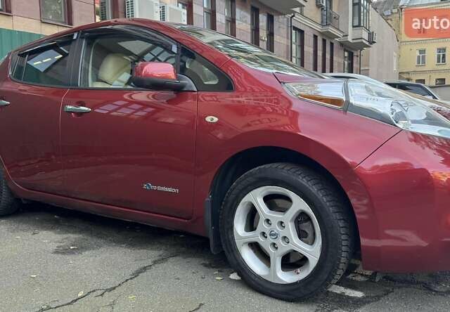 Красный Ниссан Лиф, объемом двигателя 0 л и пробегом 165 тыс. км за 7100 $, фото 3 на Automoto.ua