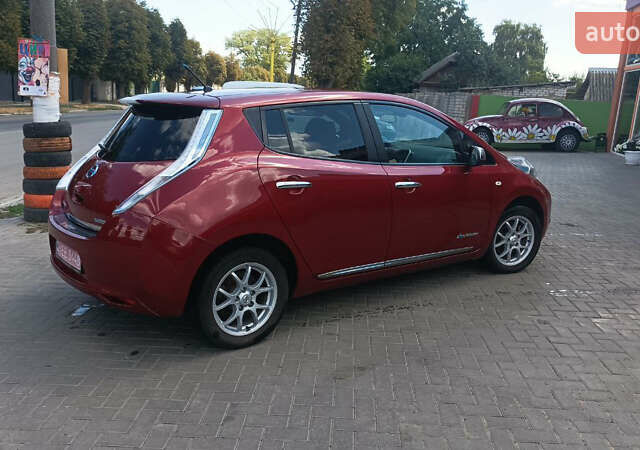 Красный Ниссан Лиф, объемом двигателя 0 л и пробегом 136 тыс. км за 8800 $, фото 24 на Automoto.ua