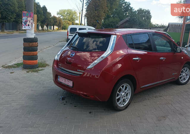 Красный Ниссан Лиф, объемом двигателя 0 л и пробегом 136 тыс. км за 8800 $, фото 18 на Automoto.ua