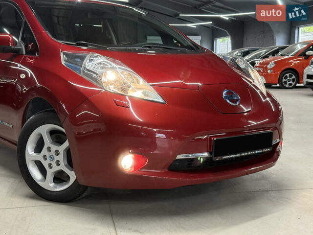Красный Ниссан Лиф, объемом двигателя 0 л и пробегом 153 тыс. км за 6900 $, фото 3 на Automoto.ua