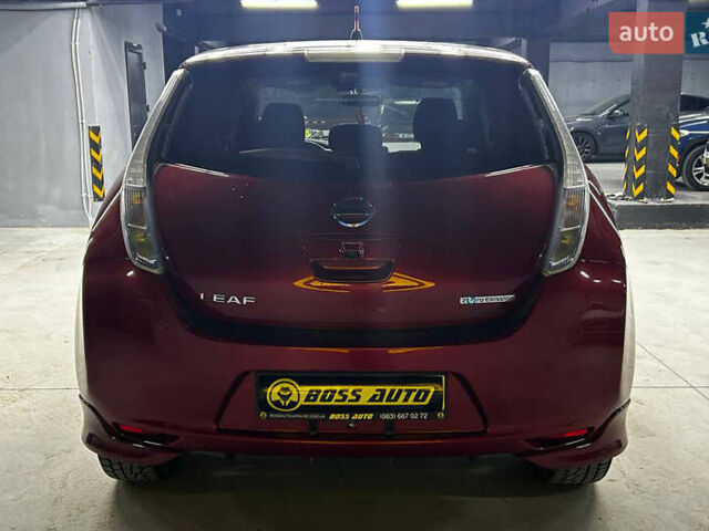 Красный Ниссан Лиф, объемом двигателя 0 л и пробегом 93 тыс. км за 7100 $, фото 4 на Automoto.ua