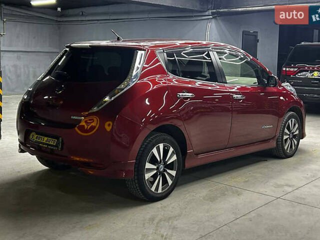 Красный Ниссан Лиф, объемом двигателя 0 л и пробегом 93 тыс. км за 7100 $, фото 5 на Automoto.ua