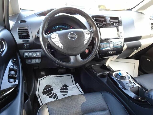 Червоний Ніссан Ліф, об'ємом двигуна 0 л та пробігом 90 тис. км за 7800 $, фото 6 на Automoto.ua