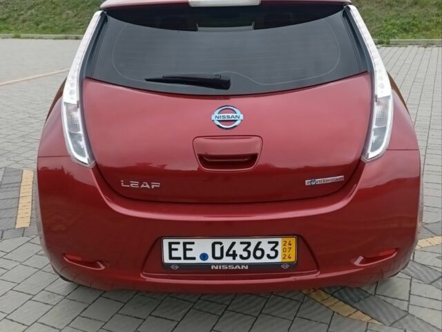 Красный Ниссан Лиф, объемом двигателя 0 л и пробегом 140 тыс. км за 6950 $, фото 7 на Automoto.ua