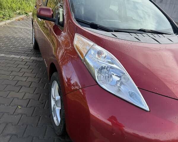 Красный Ниссан Лиф, объемом двигателя 0 л и пробегом 129 тыс. км за 6300 $, фото 5 на Automoto.ua