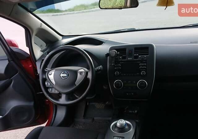 Красный Ниссан Лиф, объемом двигателя 0 л и пробегом 205 тыс. км за 4750 $, фото 10 на Automoto.ua