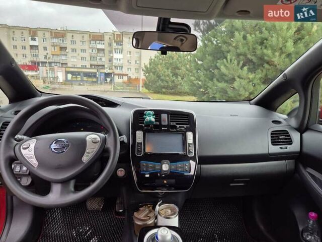 Красный Ниссан Лиф, объемом двигателя 0 л и пробегом 87 тыс. км за 7500 $, фото 12 на Automoto.ua