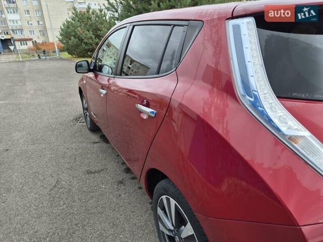Красный Ниссан Лиф, объемом двигателя 0 л и пробегом 87 тыс. км за 7500 $, фото 17 на Automoto.ua