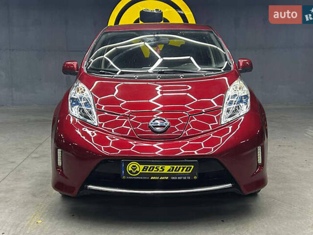 Красный Ниссан Лиф, объемом двигателя 0 л и пробегом 93 тыс. км за 7100 $, фото 1 на Automoto.ua