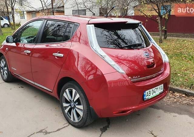 Красный Ниссан Лиф, объемом двигателя 0 л и пробегом 152 тыс. км за 7900 $, фото 3 на Automoto.ua