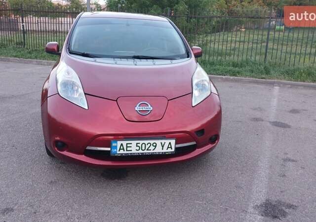 Красный Ниссан Лиф, объемом двигателя 0 л и пробегом 205 тыс. км за 4750 $, фото 1 на Automoto.ua