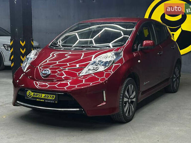 Красный Ниссан Лиф, объемом двигателя 0 л и пробегом 93 тыс. км за 7100 $, фото 2 на Automoto.ua