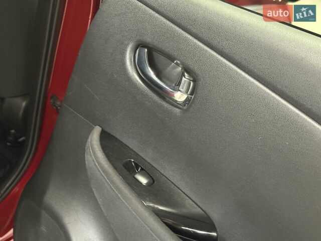 Красный Ниссан Лиф, объемом двигателя 0 л и пробегом 153 тыс. км за 6900 $, фото 56 на Automoto.ua