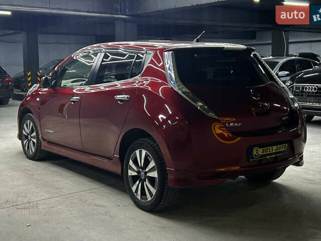 Красный Ниссан Лиф, объемом двигателя 0 л и пробегом 93 тыс. км за 7100 $, фото 3 на Automoto.ua