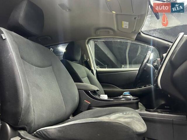 Красный Ниссан Лиф, объемом двигателя 0 л и пробегом 93 тыс. км за 7100 $, фото 6 на Automoto.ua