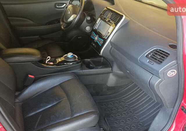 Красный Ниссан Лиф, объемом двигателя 0 л и пробегом 136 тыс. км за 8800 $, фото 20 на Automoto.ua