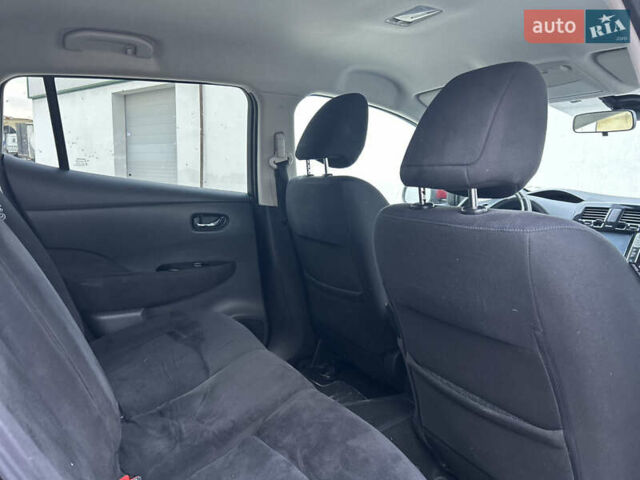 Красный Ниссан Лиф, объемом двигателя 0 л и пробегом 90 тыс. км за 6800 $, фото 9 на Automoto.ua