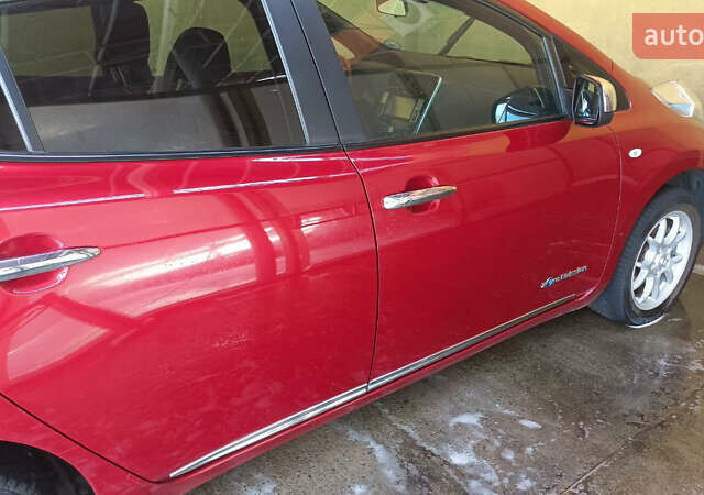 Красный Ниссан Лиф, объемом двигателя 0 л и пробегом 136 тыс. км за 8800 $, фото 14 на Automoto.ua