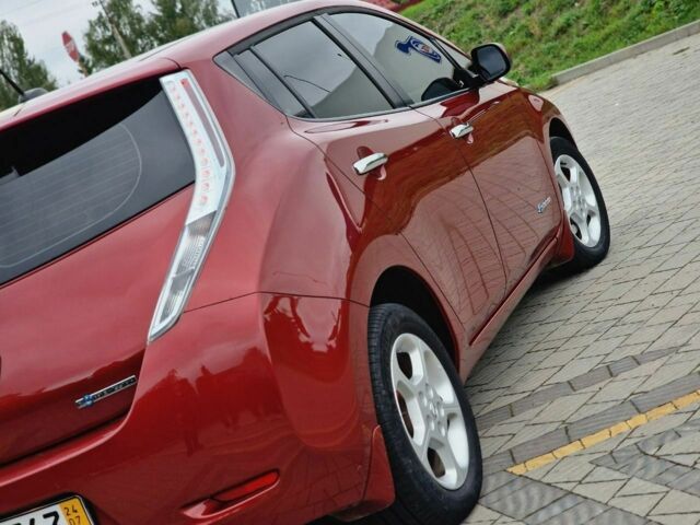 Красный Ниссан Лиф, объемом двигателя 0 л и пробегом 140 тыс. км за 6950 $, фото 5 на Automoto.ua