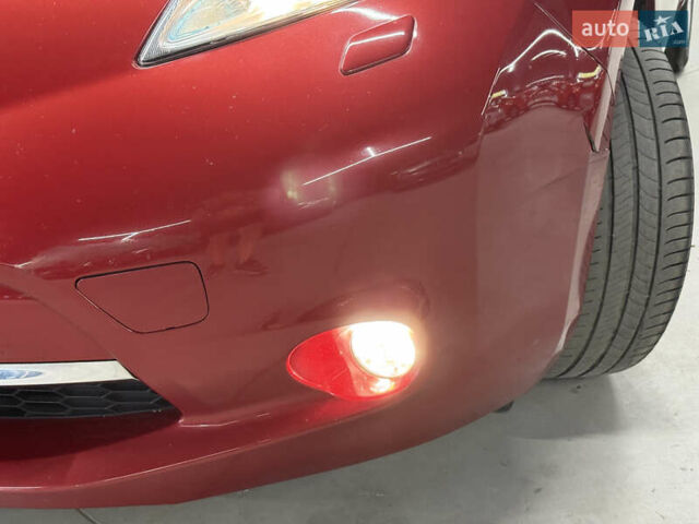 Красный Ниссан Лиф, объемом двигателя 0 л и пробегом 153 тыс. км за 6900 $, фото 7 на Automoto.ua