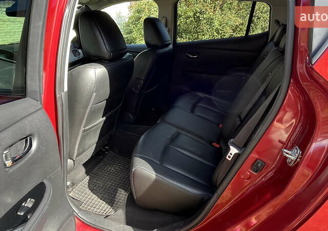 Красный Ниссан Лиф, объемом двигателя 0 л и пробегом 98 тыс. км за 8200 $, фото 6 на Automoto.ua