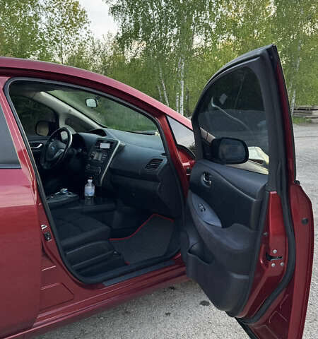 Красный Ниссан Лиф, объемом двигателя 0 л и пробегом 150 тыс. км за 7300 $, фото 5 на Automoto.ua