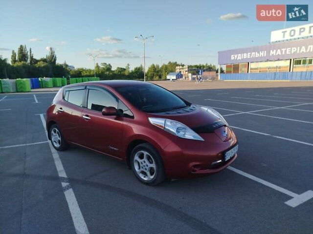 Красный Ниссан Лиф, объемом двигателя 0 л и пробегом 146 тыс. км за 6800 $, фото 1 на Automoto.ua