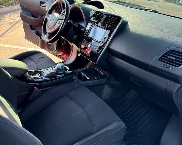 Красный Ниссан Лиф, объемом двигателя 0 л и пробегом 149 тыс. км за 7500 $, фото 13 на Automoto.ua