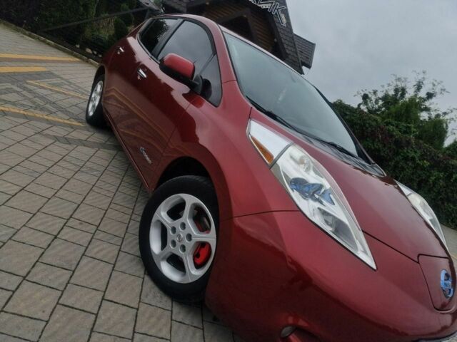 Красный Ниссан Лиф, объемом двигателя 0 л и пробегом 140 тыс. км за 6950 $, фото 3 на Automoto.ua