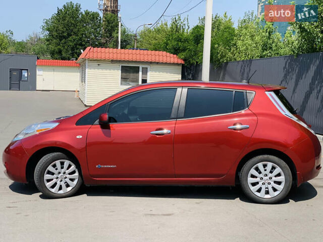 Красный Ниссан Лиф, объемом двигателя 0 л и пробегом 130 тыс. км за 8100 $, фото 7 на Automoto.ua