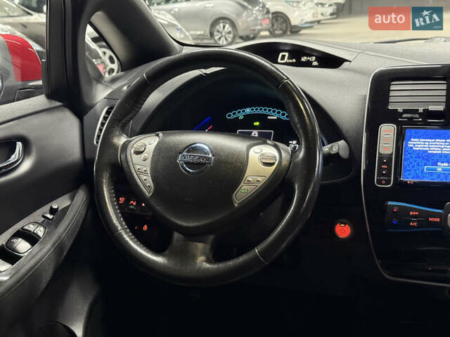 Красный Ниссан Лиф, объемом двигателя 0 л и пробегом 153 тыс. км за 6900 $, фото 58 на Automoto.ua