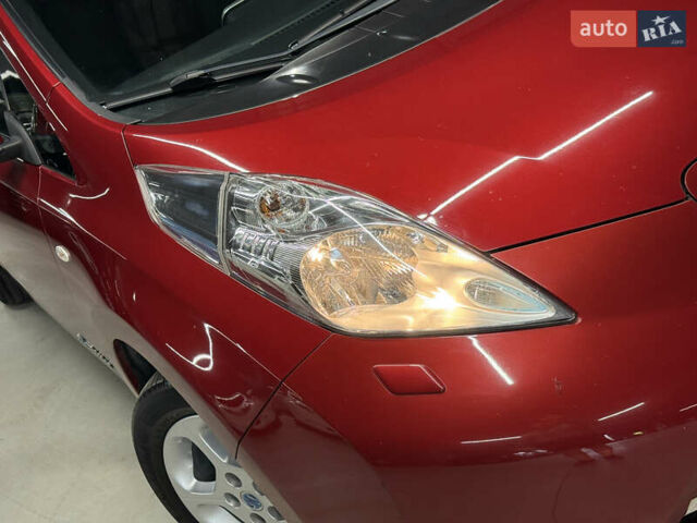 Красный Ниссан Лиф, объемом двигателя 0 л и пробегом 153 тыс. км за 6900 $, фото 4 на Automoto.ua